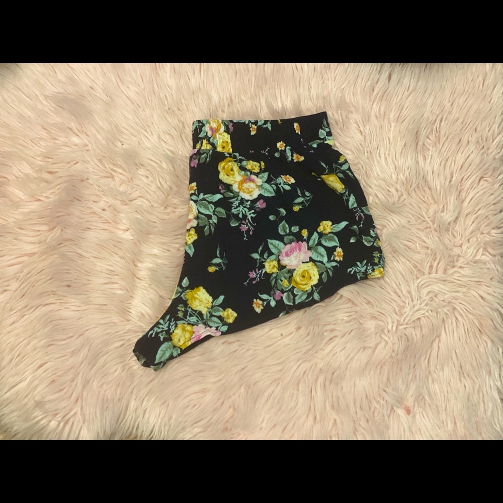 Shorts - Picture 3 of 3